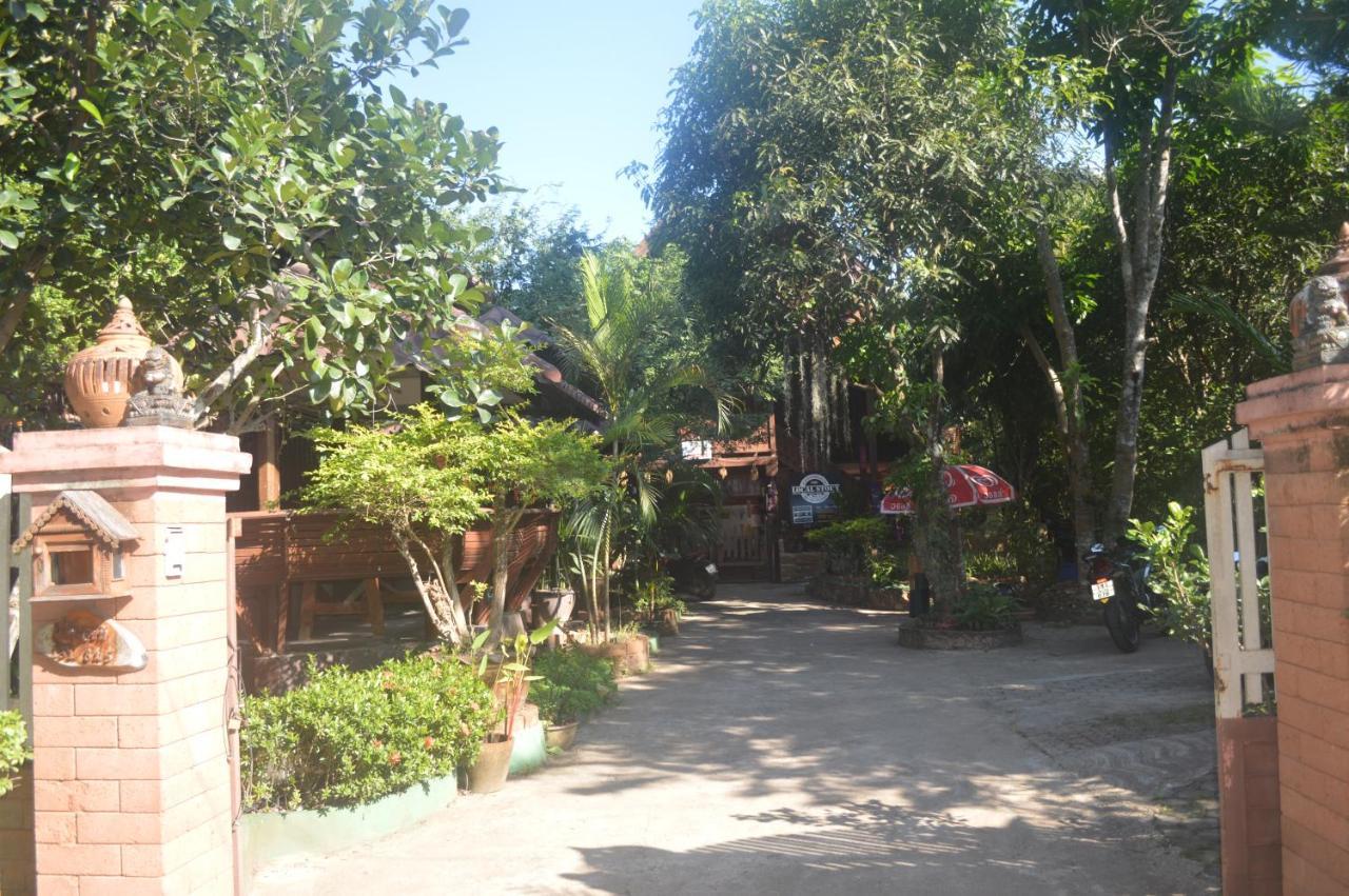 The Local Mae Hong Son Apartamento Exterior foto